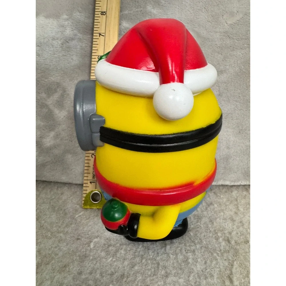 Despicable Me Minion Christmas Santa‎ Hat Scarf Figure Toy Universal Studios